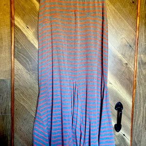 1 eight long jersey type skirt.